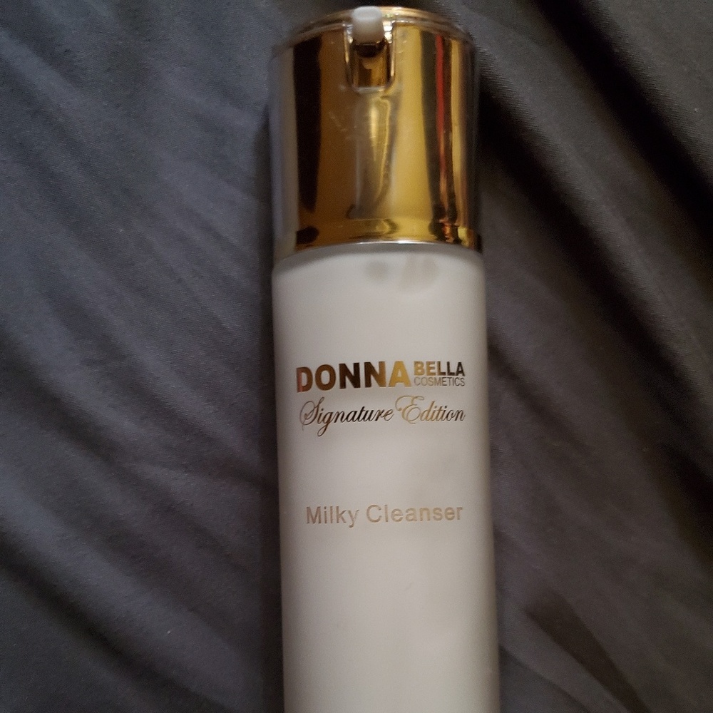 Donna Bella Cleanser
